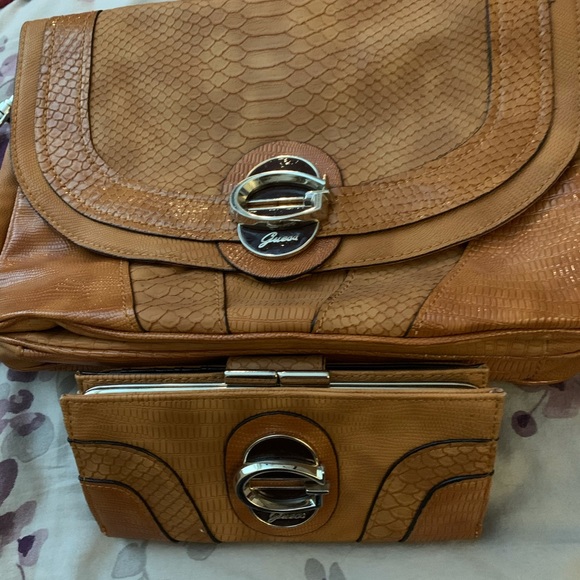 Guess Handbag with Wallet - Picture 4 of 4